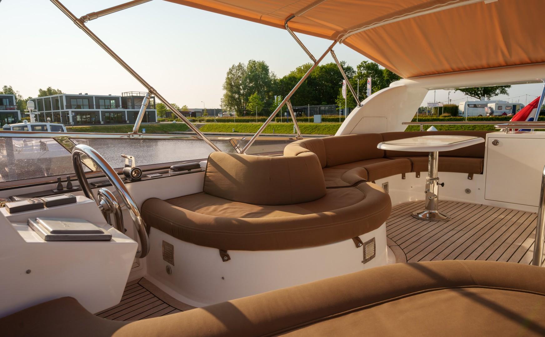 Elegance 54 — foto 33 van 75