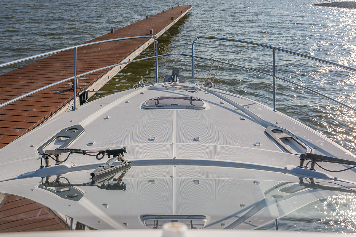 Goed onderhouden sportieve motorboot — foto 27 van 55