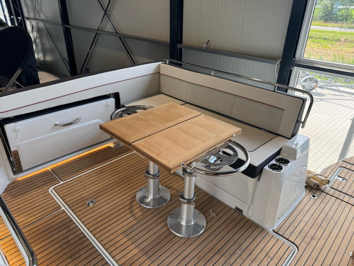 Jeanneau Cap Camarat 10.5 WA S2 op voorraad. Dit schip is aanwezig op de yamaha stand van hiswa te water 2026. — foto 20 van 35