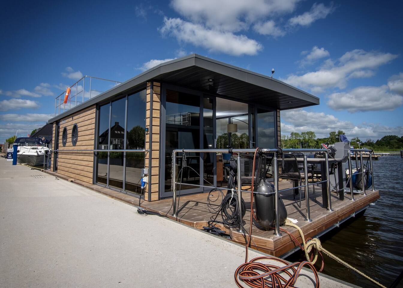 La Mare Houseboat Apartboat XL — foto 1 van 16