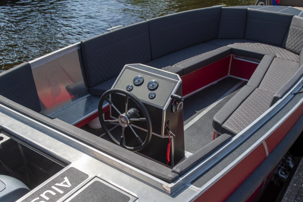 AluShip TNDR 670 — foto 7 van 8