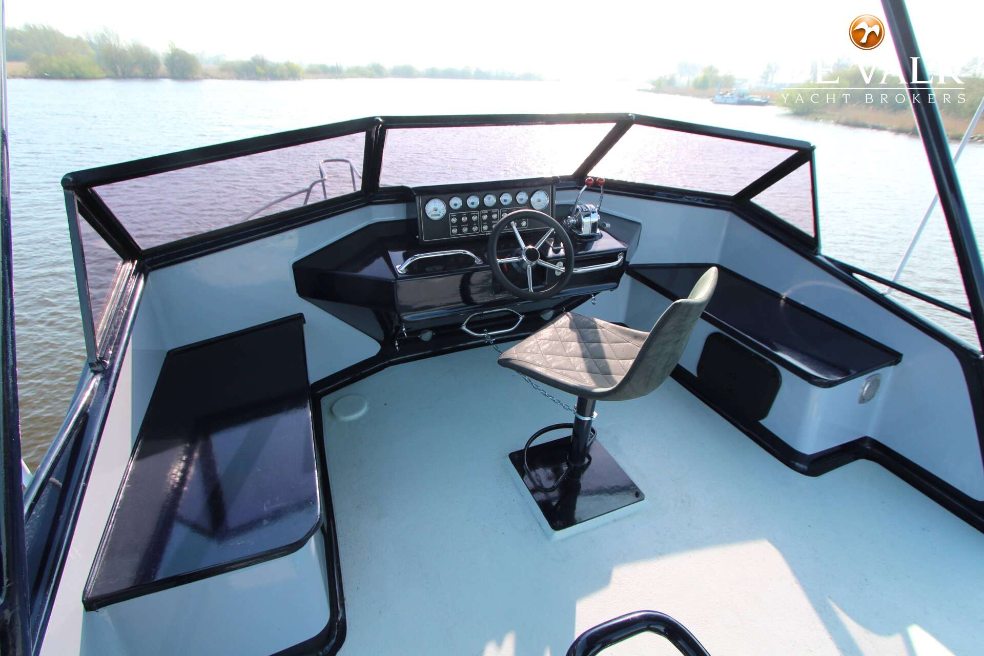 Striker 44 — foto 16 van 32