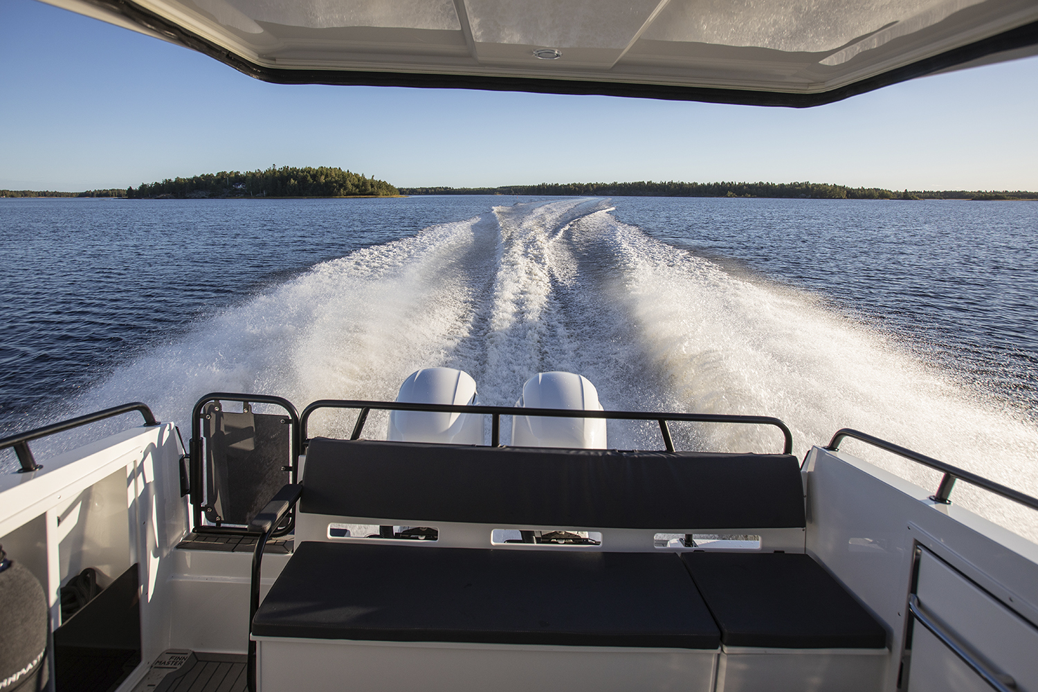 Finnmaster pilot 8 met 2x 200 pk Yamaha motoren  — foto 22 van 45