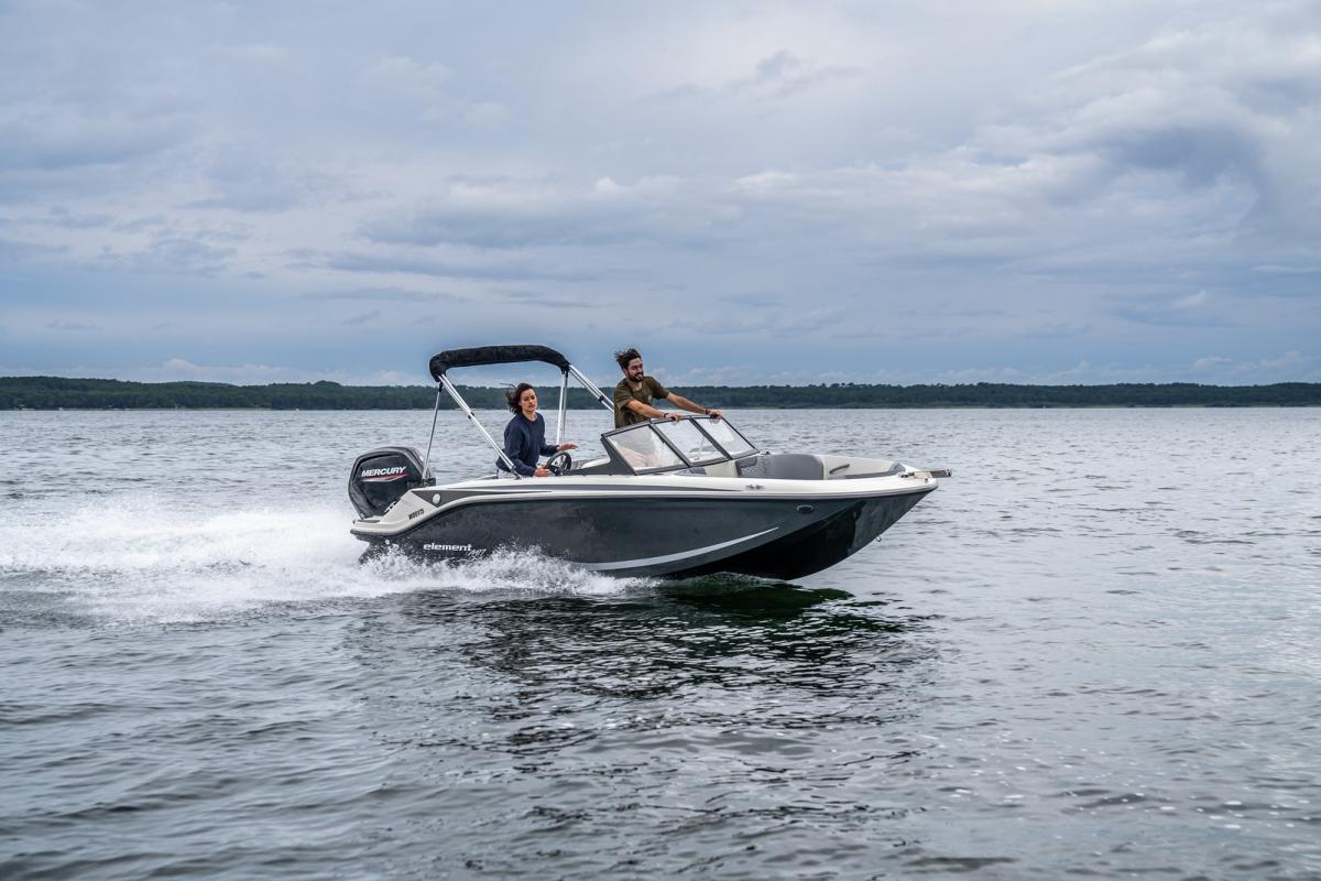 Bayliner M17 — foto 1 van 1