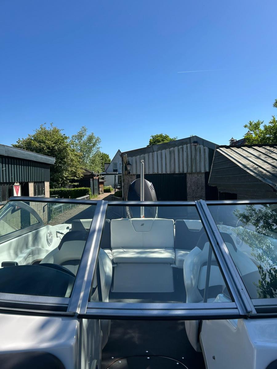 Four Winns H180 Bowrider outboard — foto 11 van 28