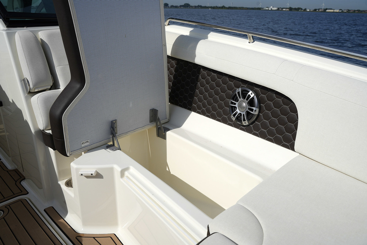 Sea Ray SDX 290 Outboard — foto 13 van 51