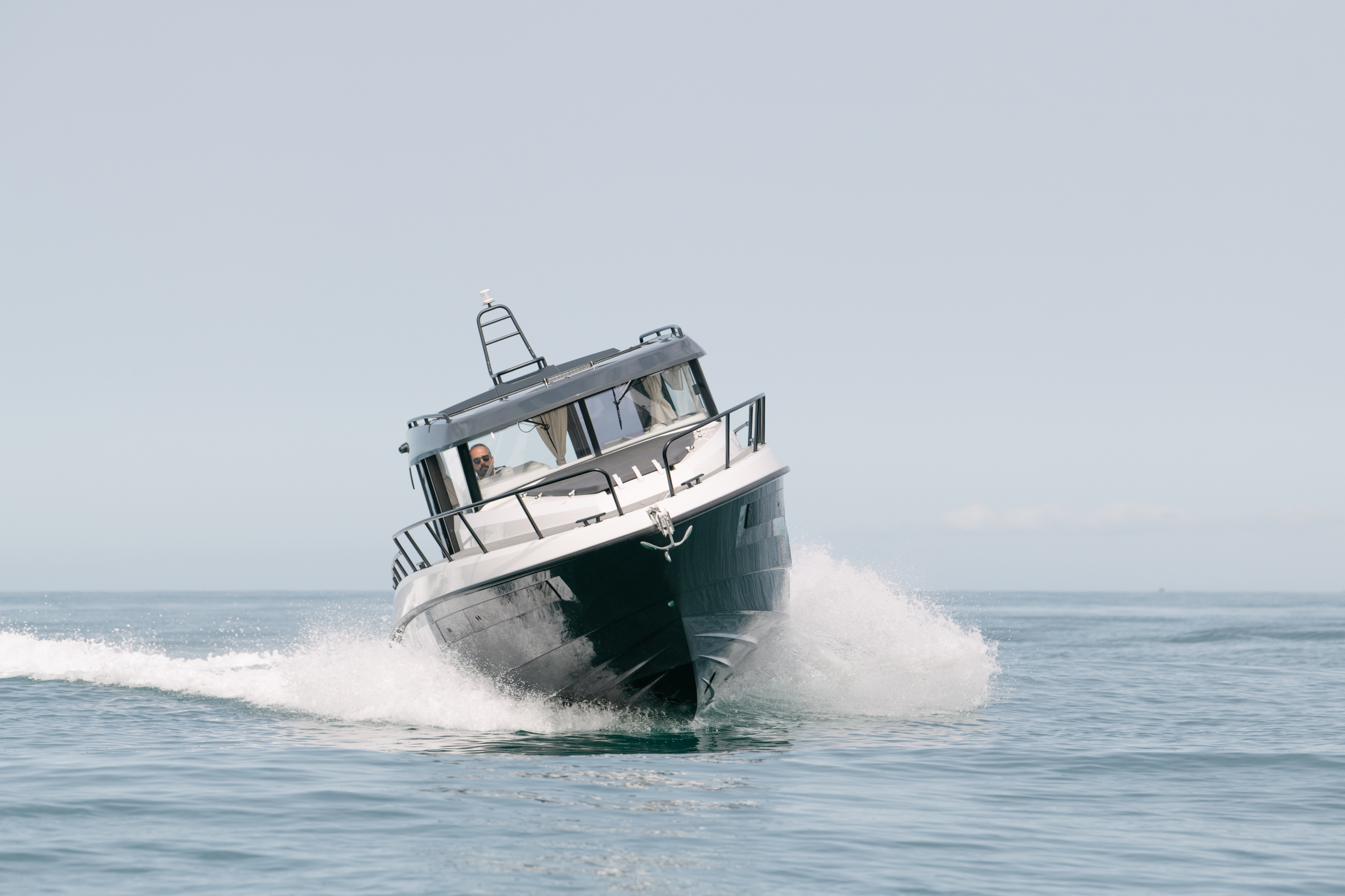 Finnmaster pilot 8 met 2x 200 pk Yamaha motoren  — foto 8 van 45