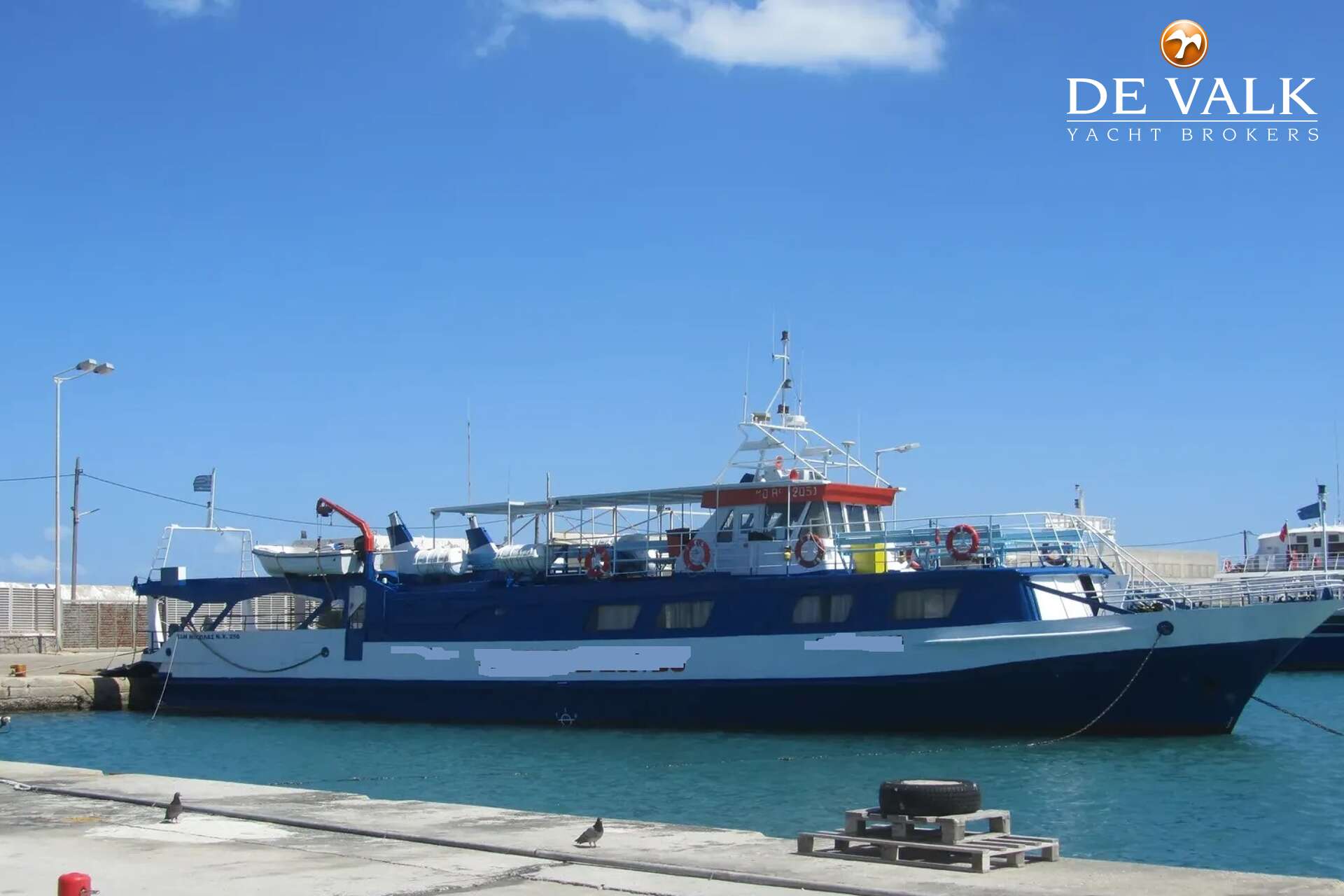 Day Passengers Ship Alexander Green 80 — foto 2 van 9