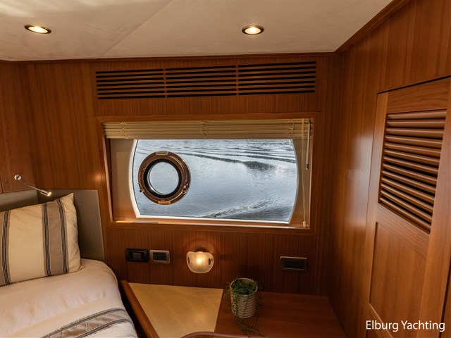 Trader 42 - Cabrio — foto 42 van 76
