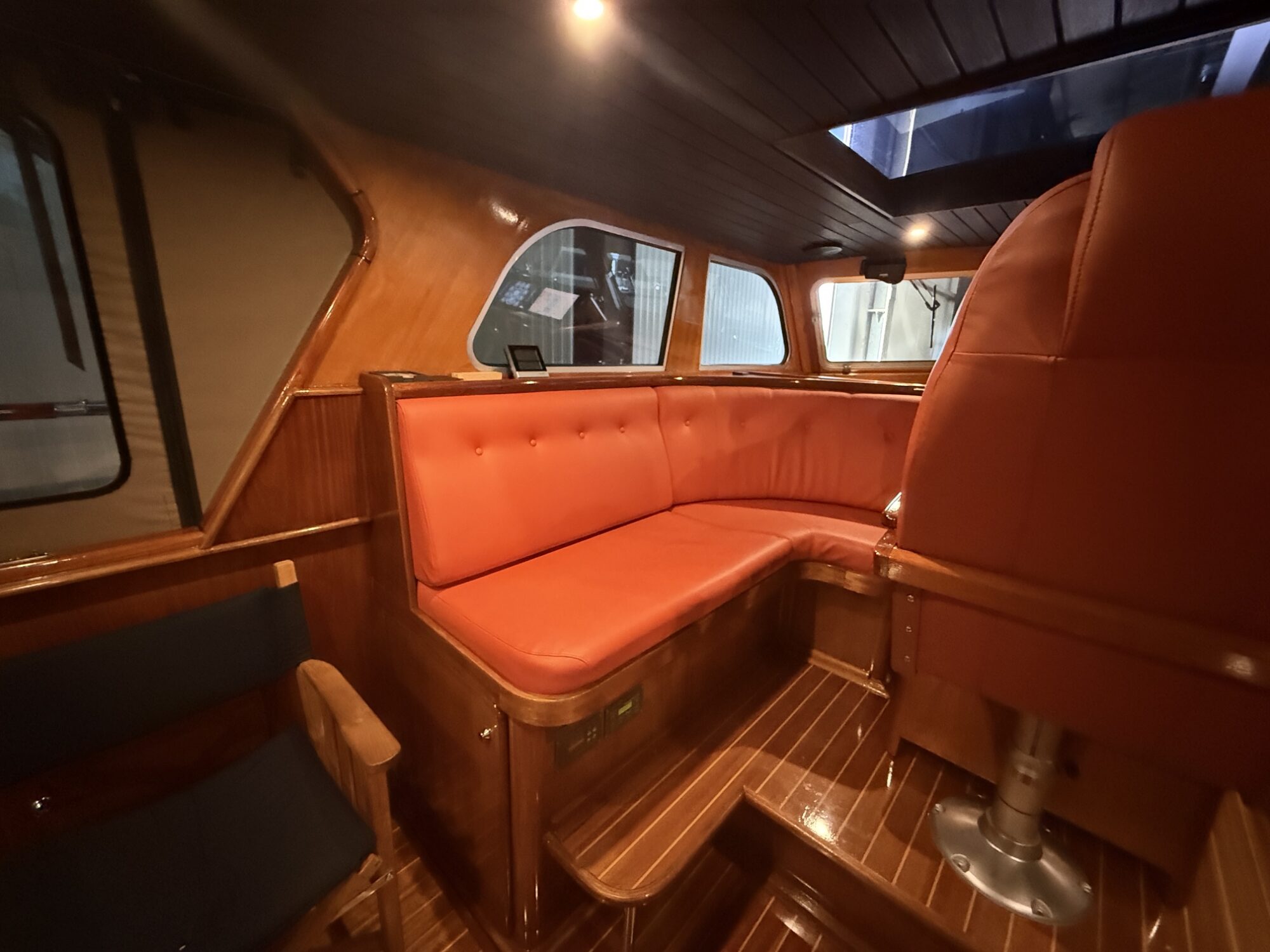 Crown yachts Crown Cruiser 12.85 OK Spiegeldeur — foto 4 van 23