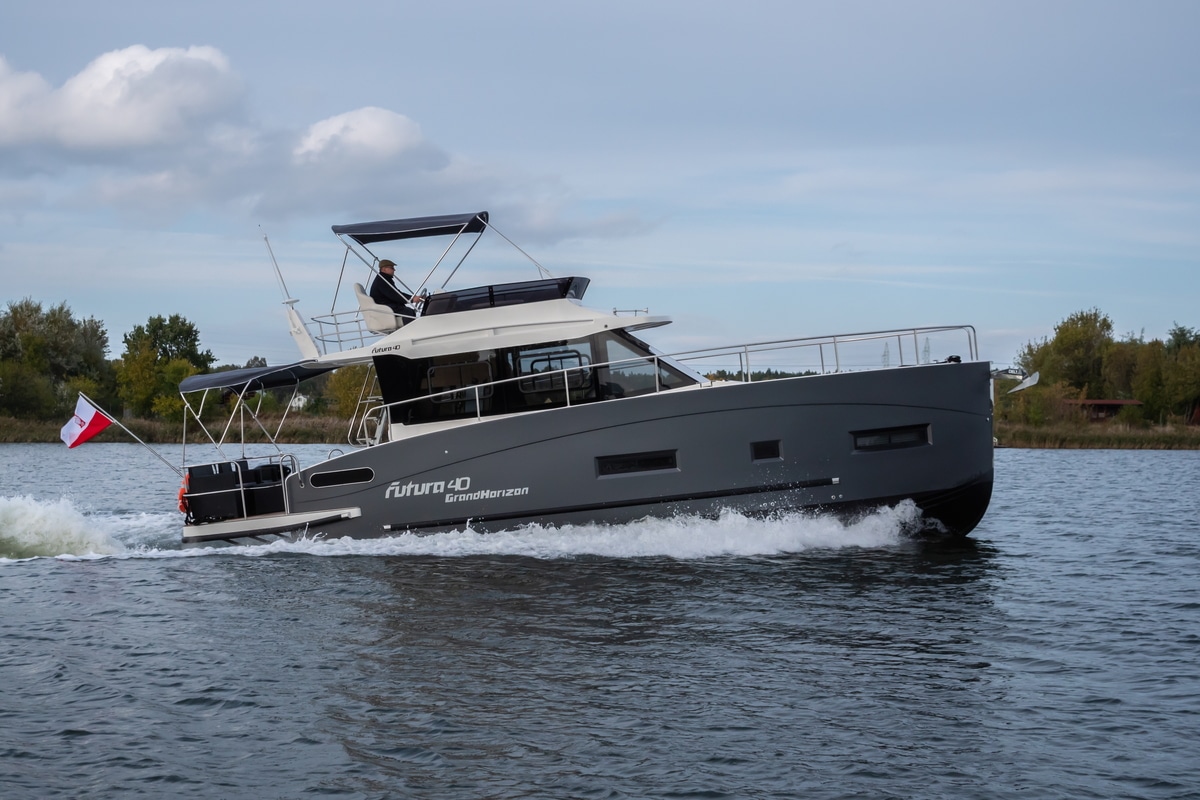Model Cobra Yachts Futura 40 Grand Horizon