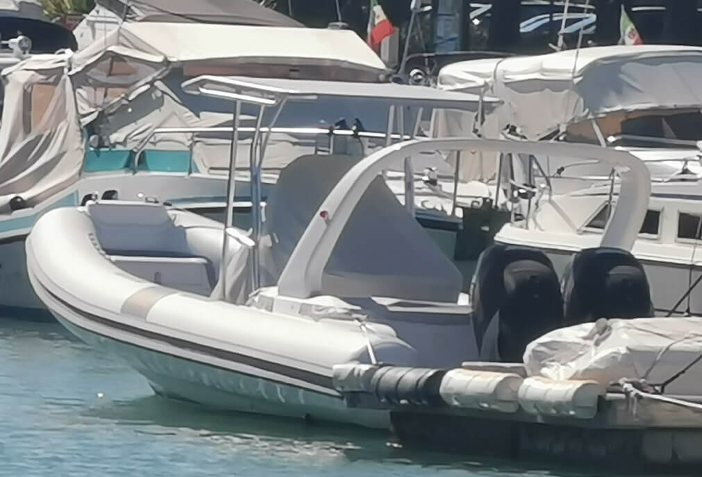 BAT 880 Ultimate - T -TOP - BluYachting — foto 1 van 12