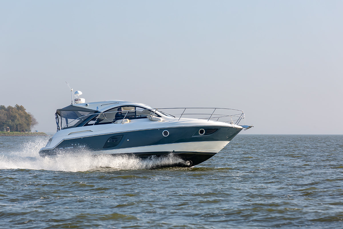 Goed onderhouden sportieve motorboot — foto 8 van 55