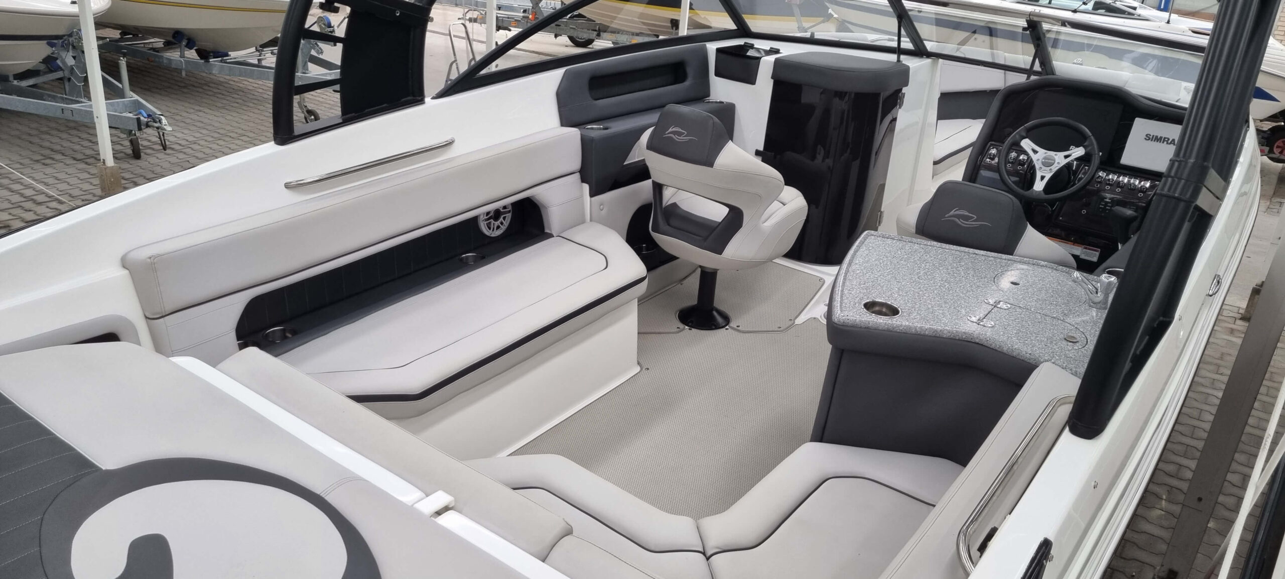 Rinker Q7 — foto 9 van 11