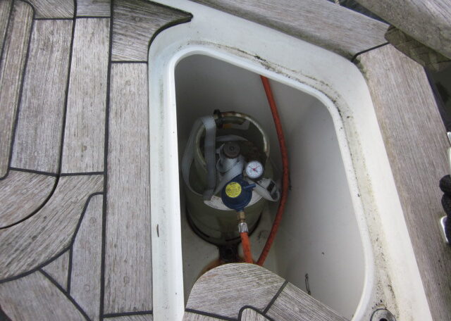 C-Yacht C11.00 bj 2004, Zeer fraai en goed onderhouden toerjacht - C — foto 10 van 12