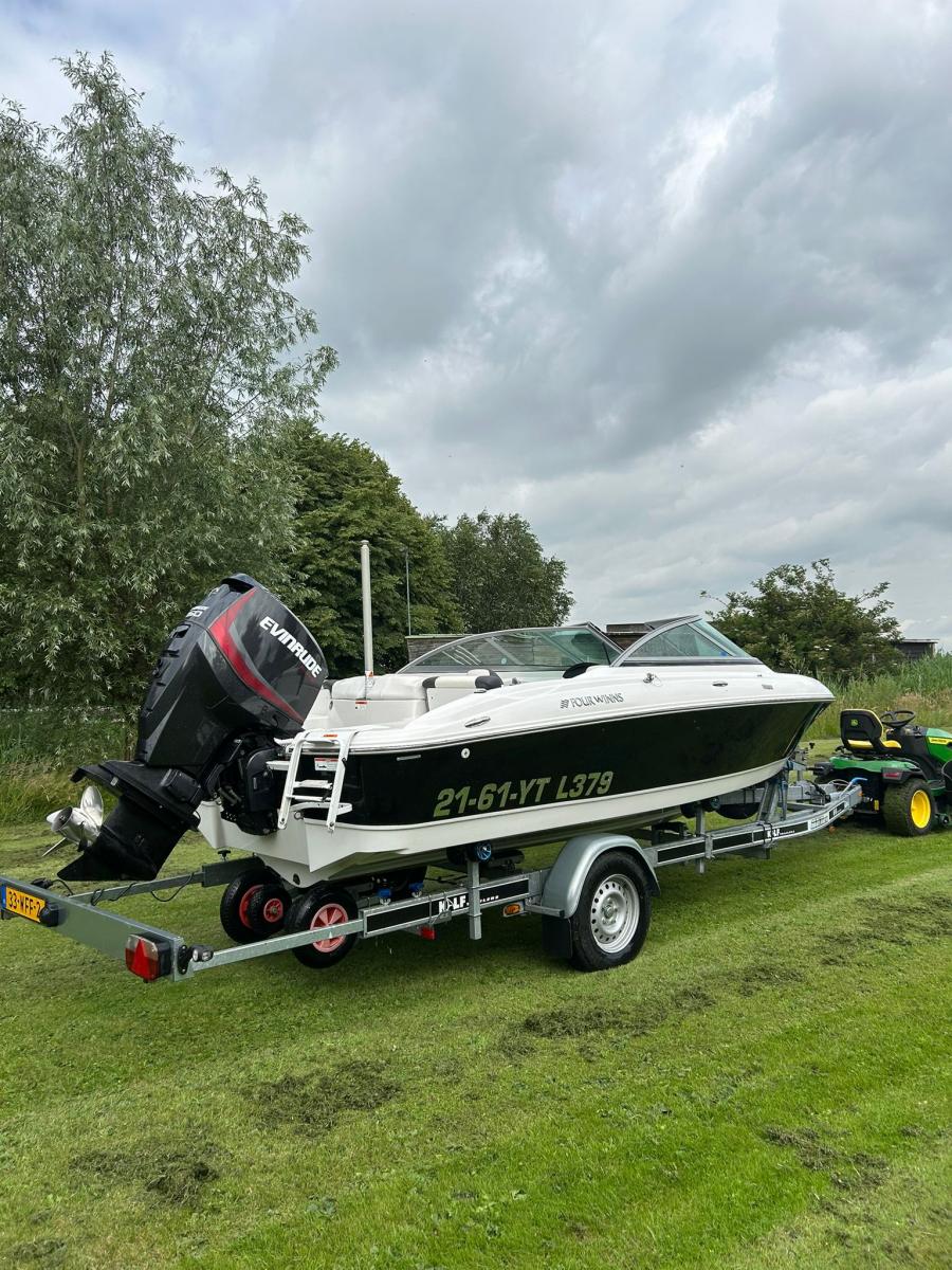 Four Winns H180 Bowrider outboard — foto 21 van 28
