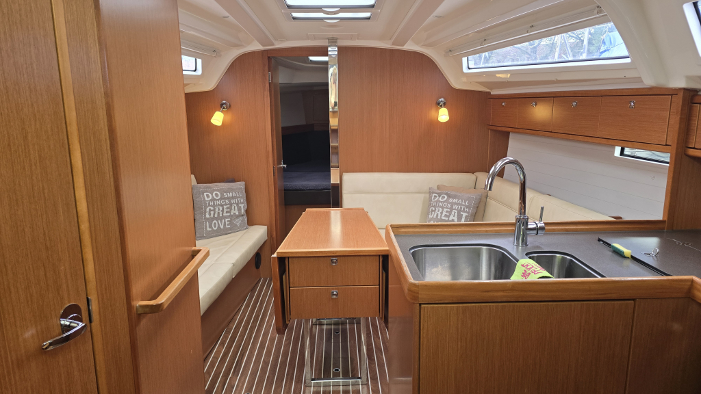 Bavaria 37 Cruiser — foto 12 van 23