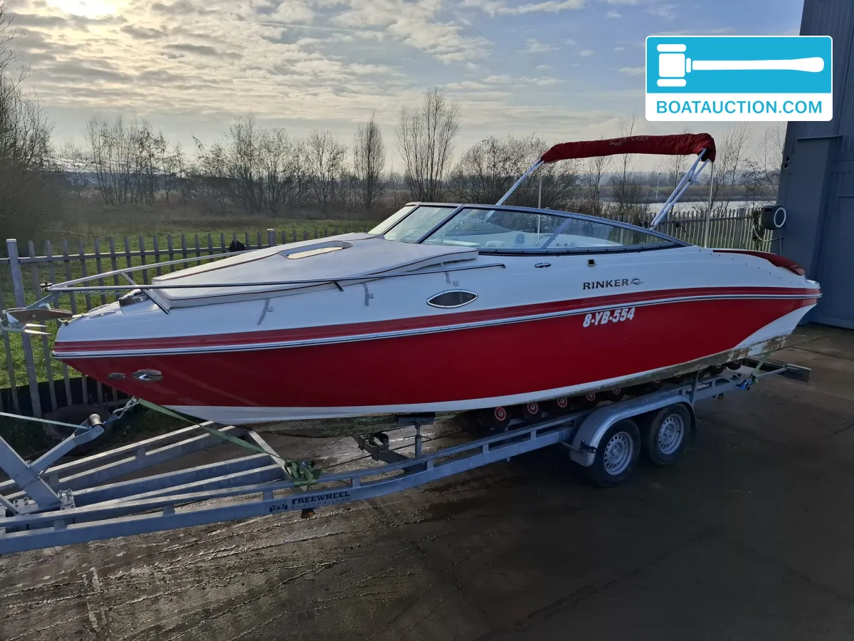 Rinker246 Captiva Cuddy