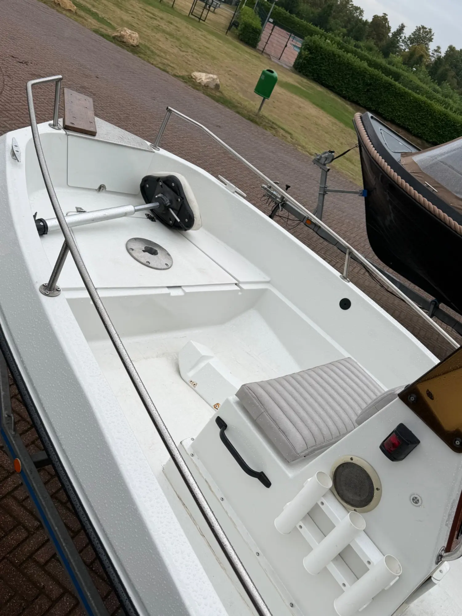 Elan 450 Inc Honda 40pk en trailer in nieuwstaat — foto 14 van 15