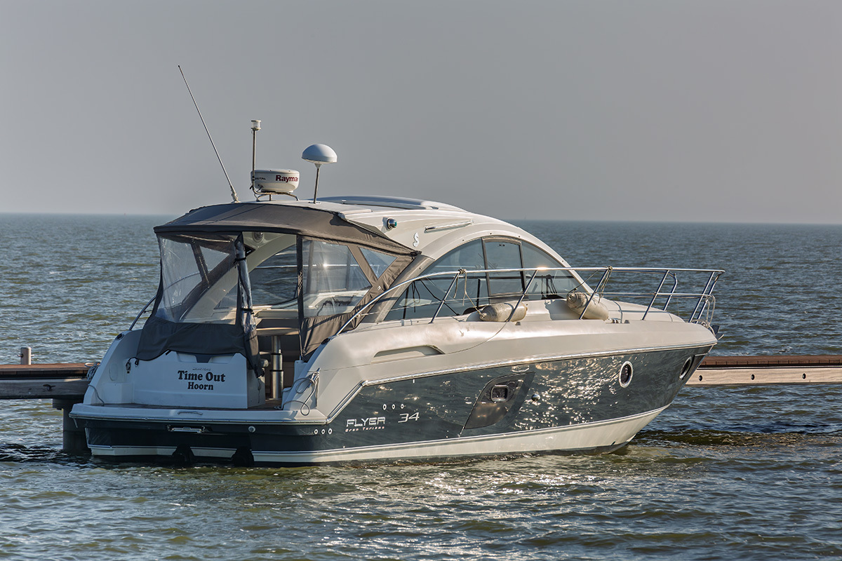 Goed onderhouden sportieve motorboot — foto 3 van 55