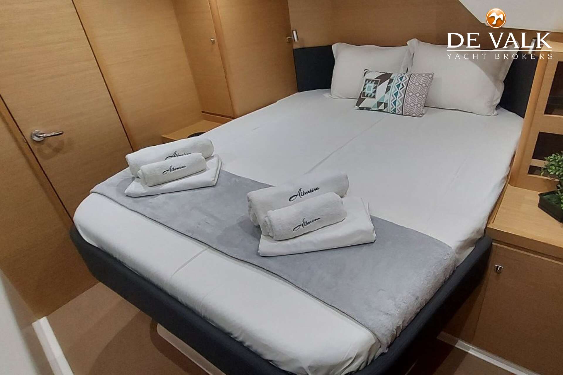 Dufour Catamaran 48 — foto 27 van 44