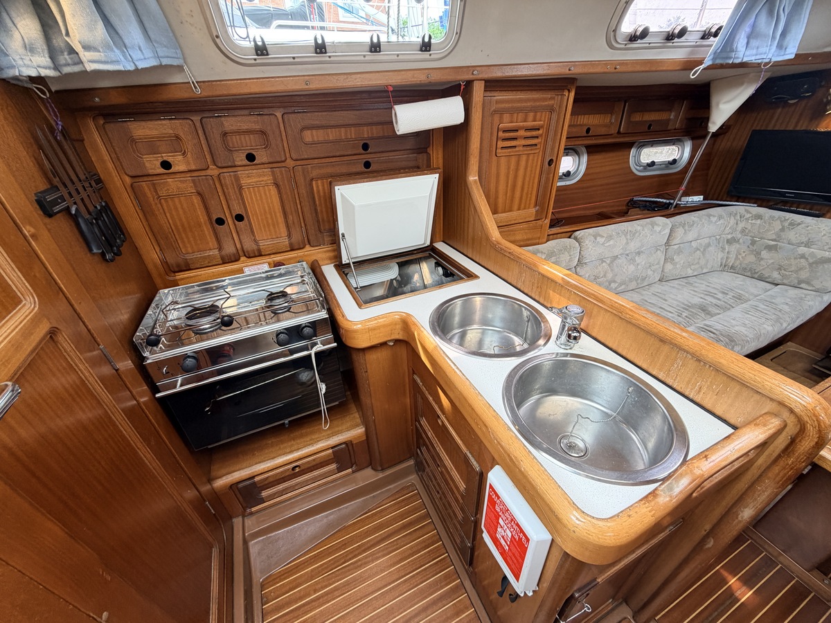 Bavaria Yachtbau GmbH Bavaria Yachts 350 Lagoon — foto 11 van 12