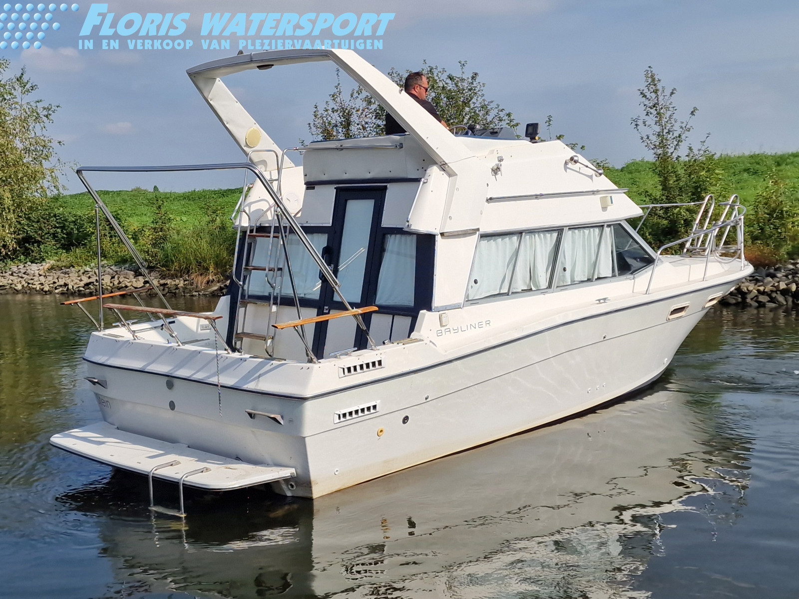 Bayliner 2858 Fly — foto 6 van 18