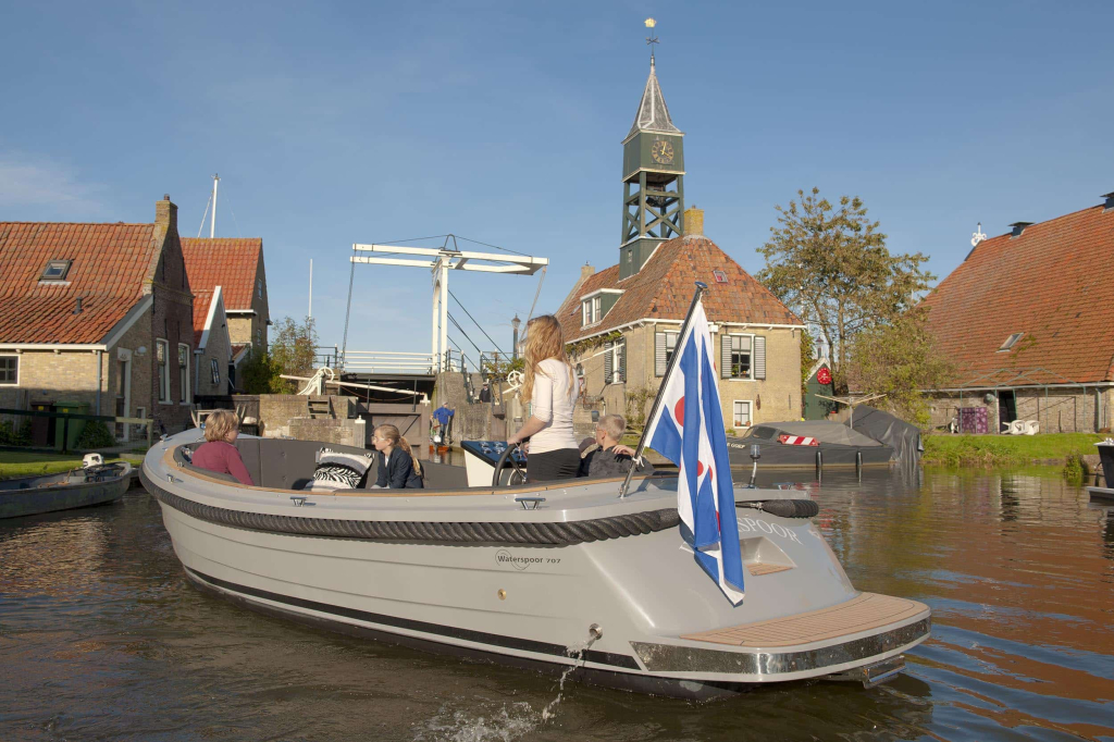 Waterspoor 707 | Luxe diesel/hybride tender | Vanaf €48.950,- — foto 12 van 26