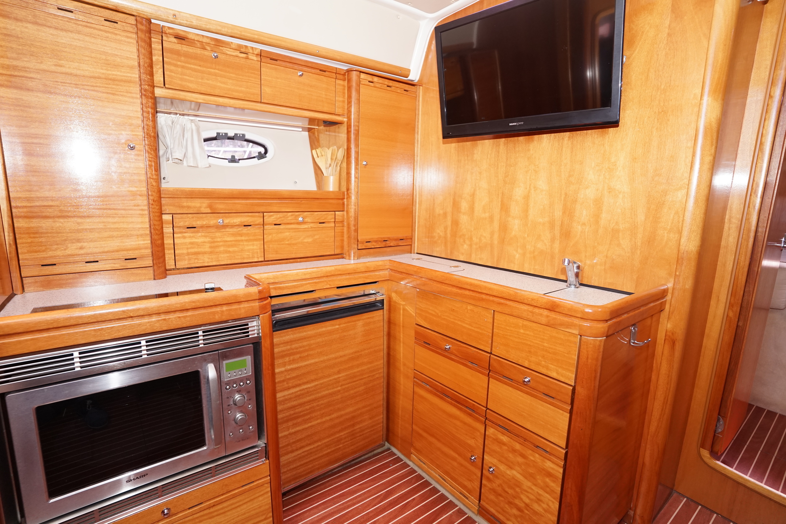 Bavaria 42 HT Sport IPS-500 - hydraulic platform — foto 16 van 42