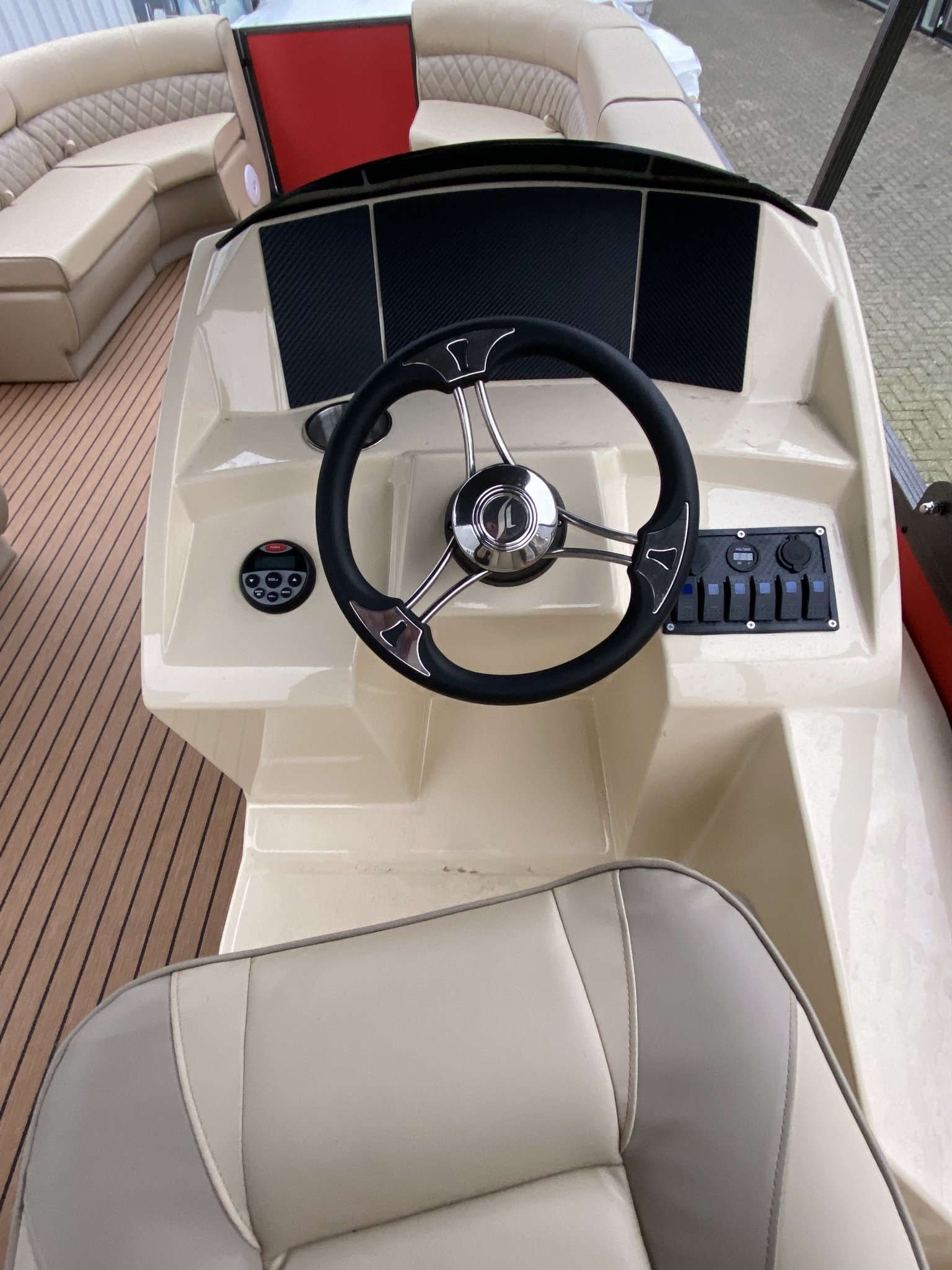 Pontoonboot 25FT 3-Tubes Red — foto 18 van 19