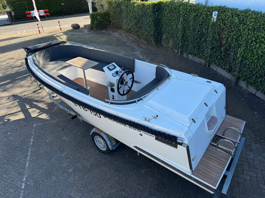 Admiraal 555 tender Suzuki 30pk — foto 3 van 7