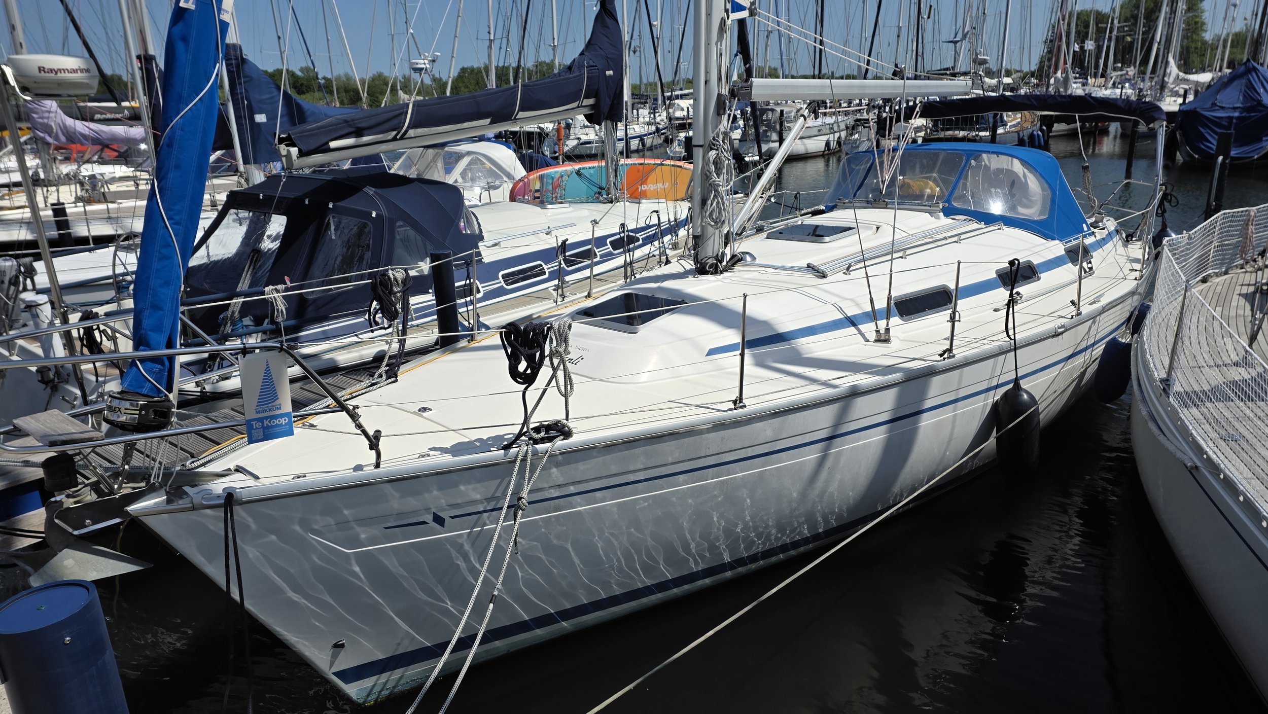 Bavaria 37