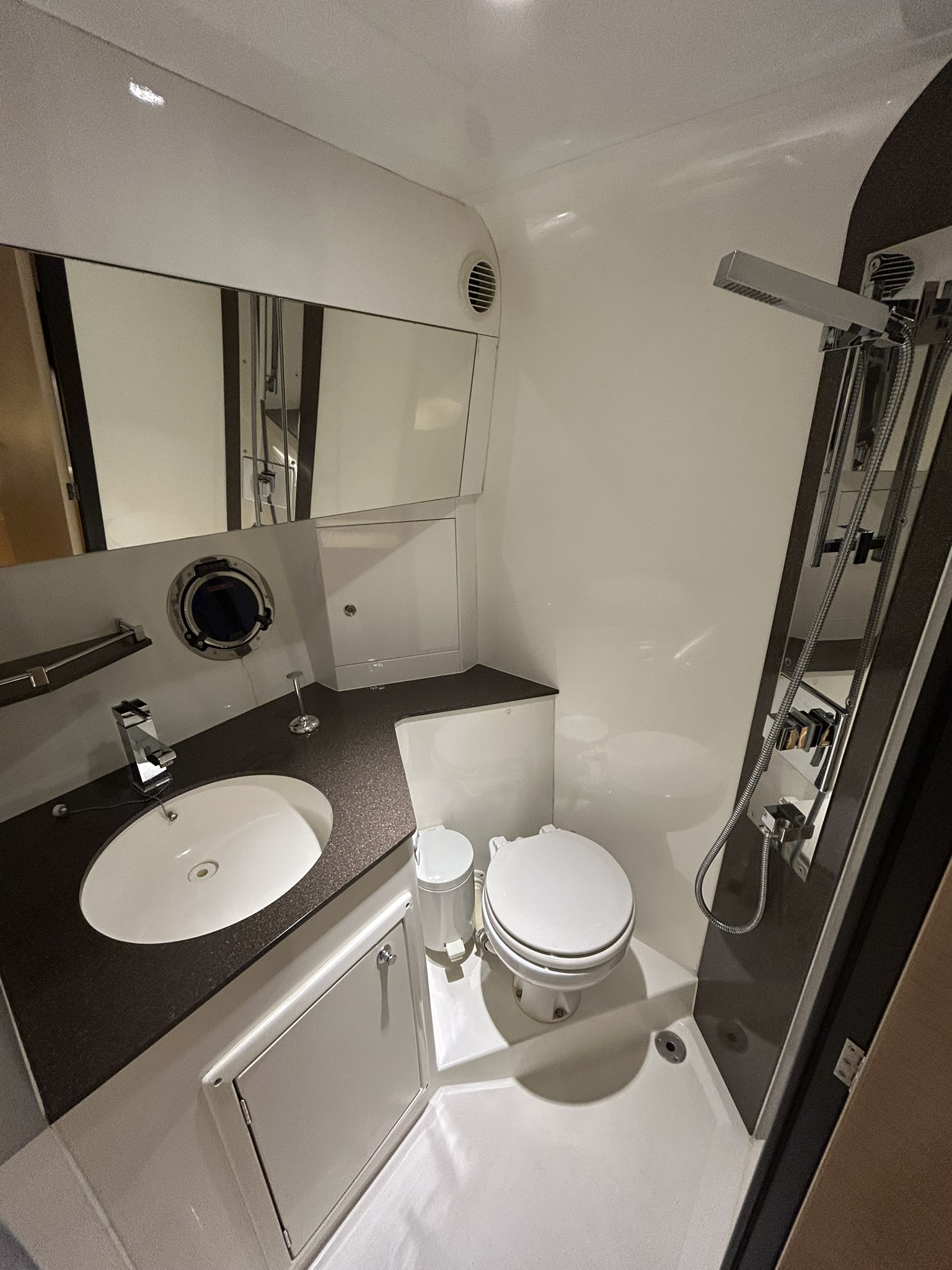 Galeon Yachts Galeon 325 HTS met Volvo Penta 370 pk — foto 16 van 17