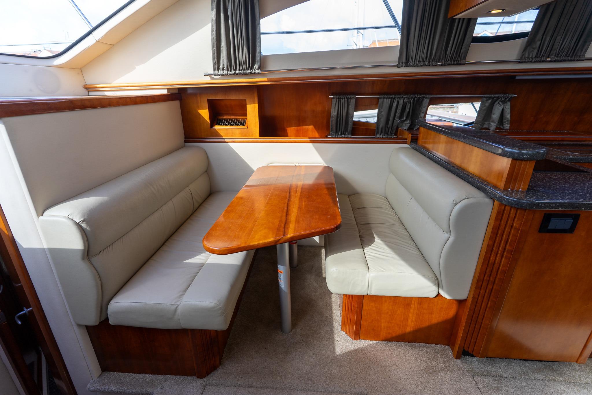 Cruisers Yachts 415 Express Motoryacht — foto 88 van 100