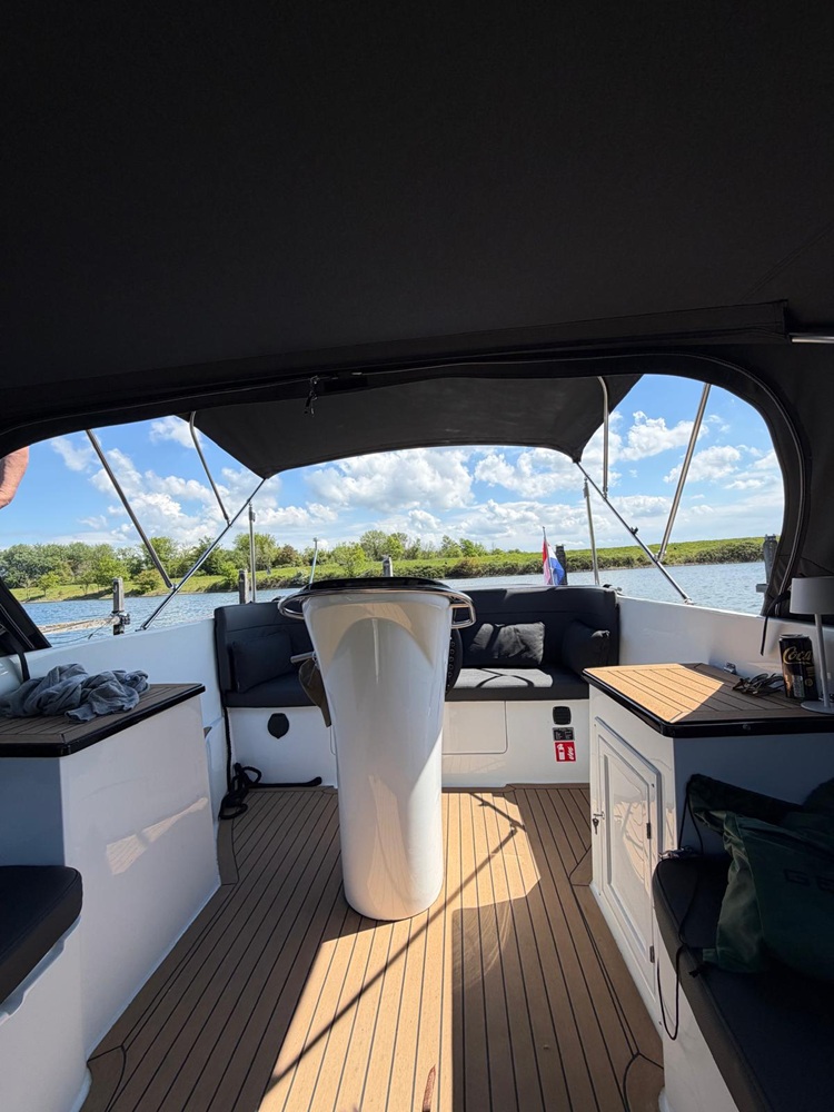 Zeer luxe Maxima 720 uit september 2025, met boegschroef, biminitop en navigatie! — foto 5 van 12