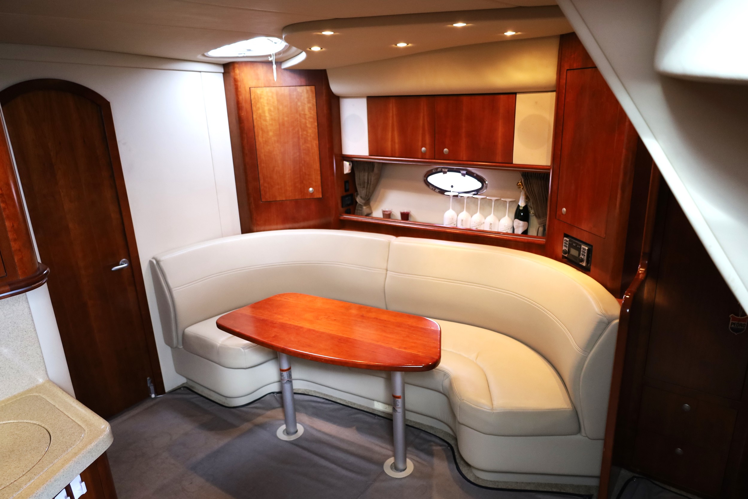 Cruiser Yachts 370 Express — foto 18 van 31