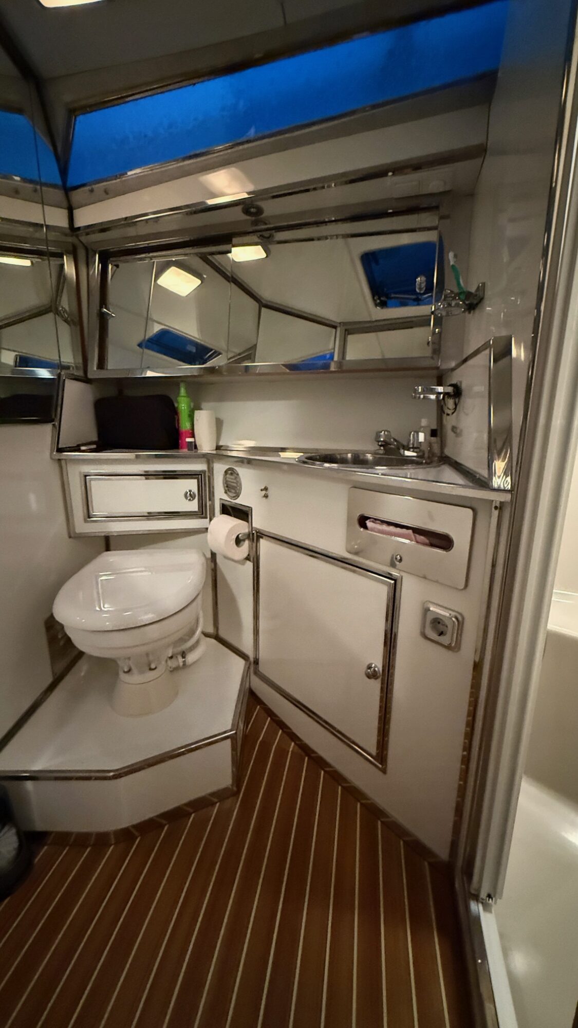 Sea Ray 400 Express Cruiser — foto 18 van 29