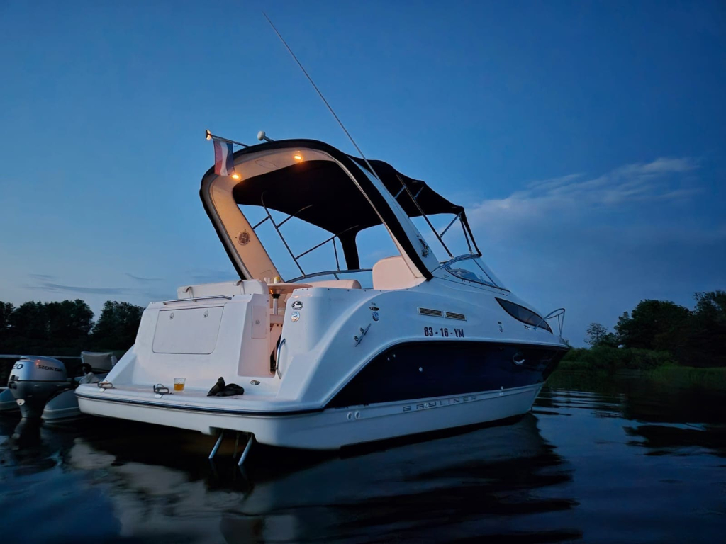 Bayliner 285 sportcruiser uit het bouwjaar 2004 (2e eigenaar — foto 2 van 23