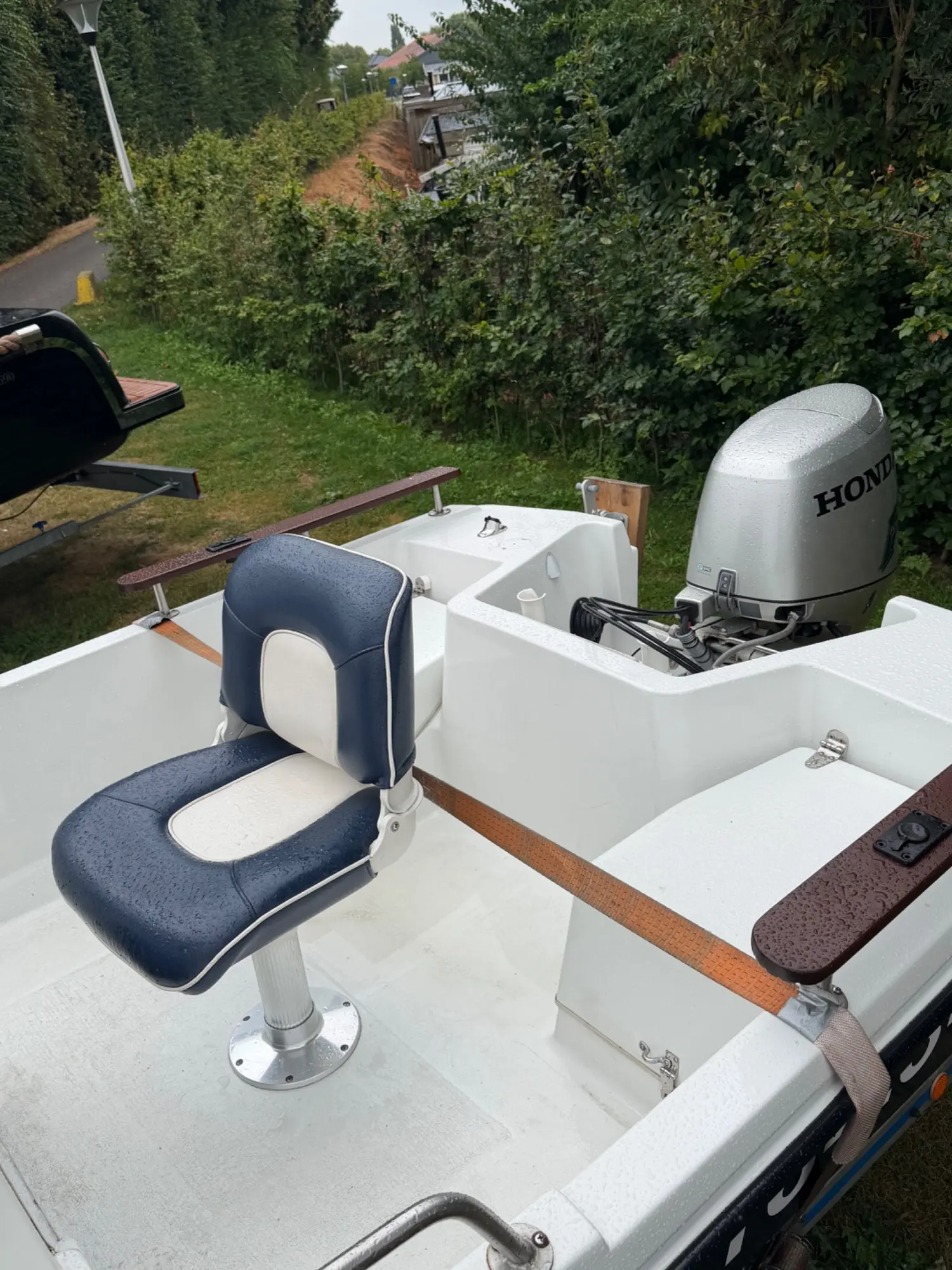 Elan 450 Inc Honda 40pk en trailer in nieuwstaat — foto 5 van 15