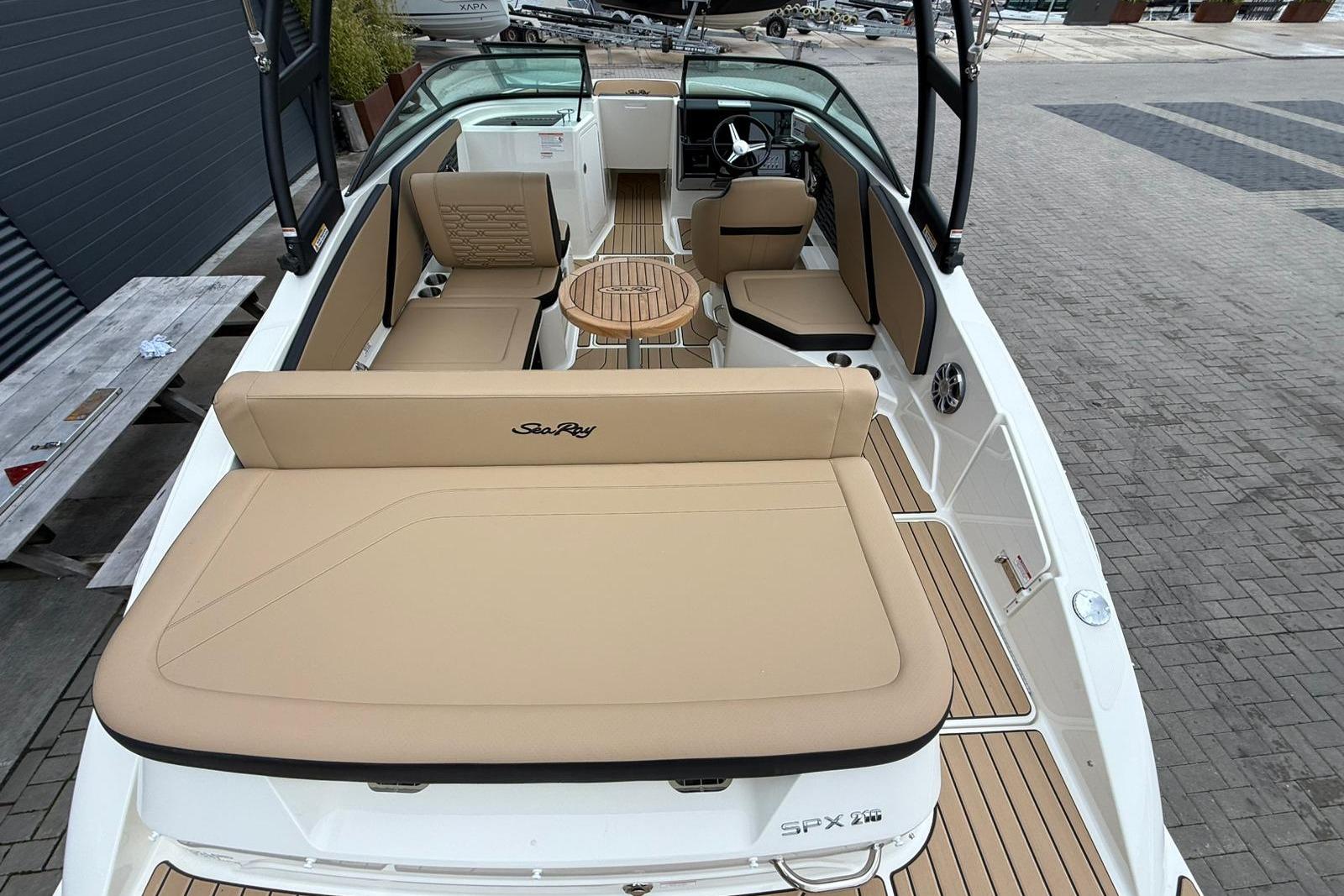Sea Ray SPX 210 — foto 14 van 41