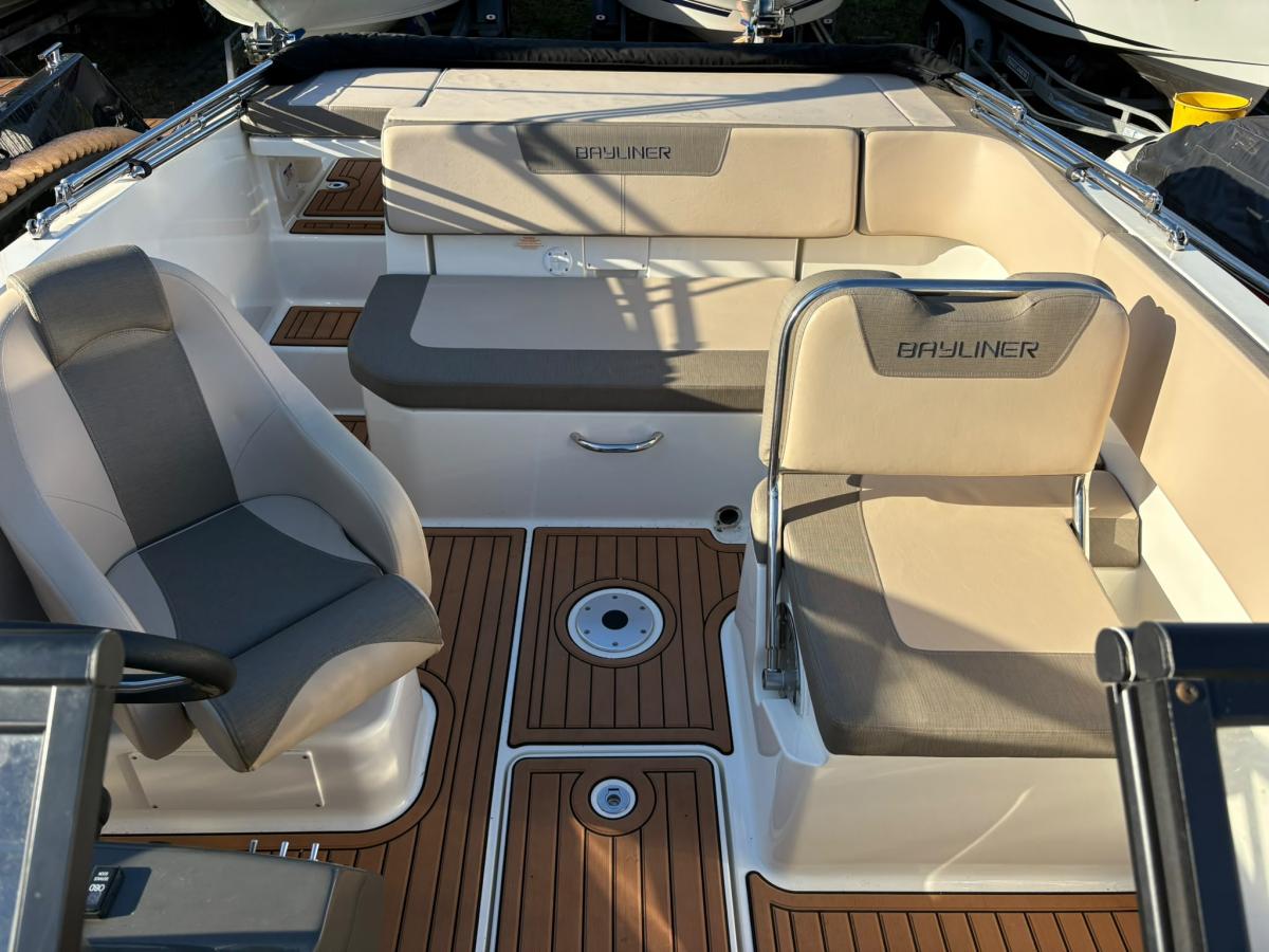 Bayliner VR5 — foto 5 van 14