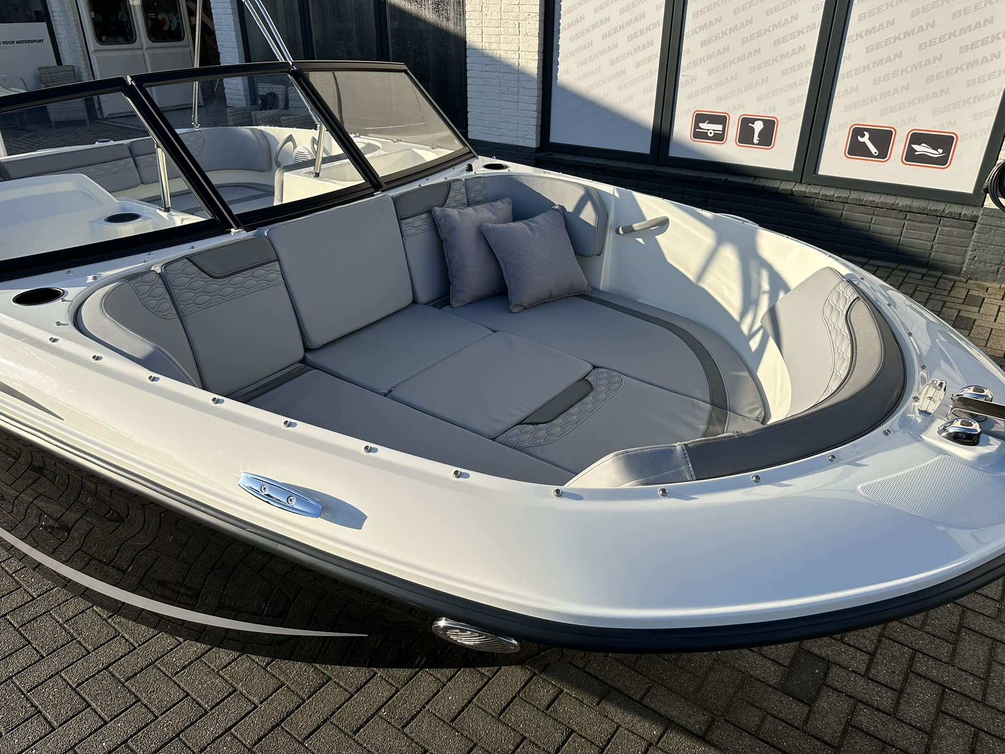 Bayliner Element M17 — foto 14 van 16