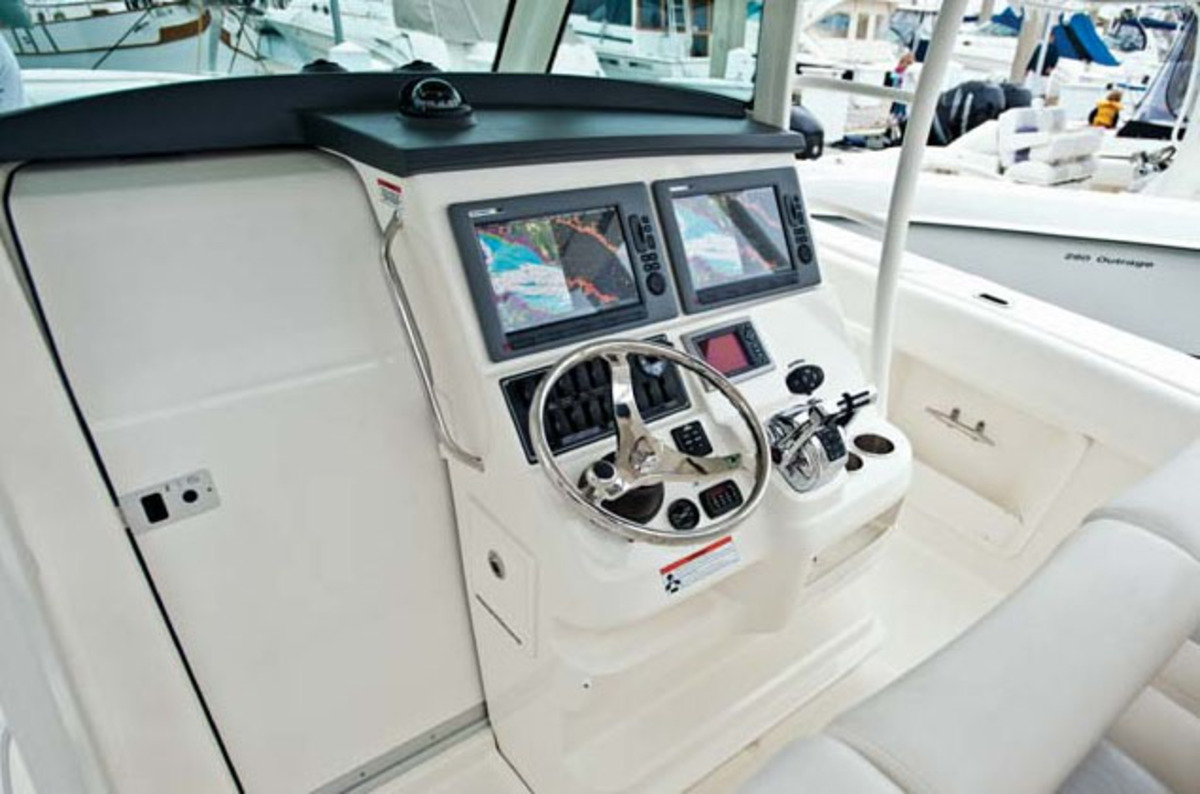 Boston Whaler 380 Outrage — foto 21 van 28