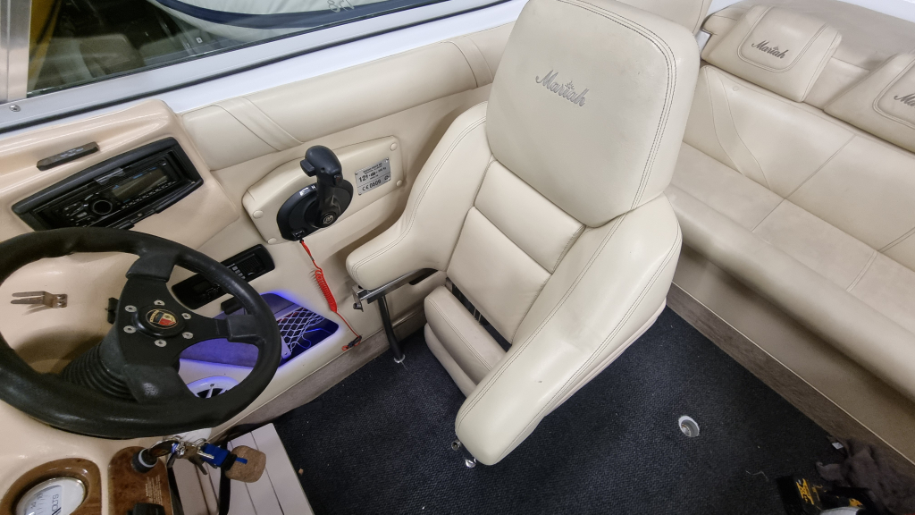 Mariah Z258 Shabah met MerCruiser 7,4 MPI DuoProp met 310pk (BOMVOL!) — foto 14 van 31