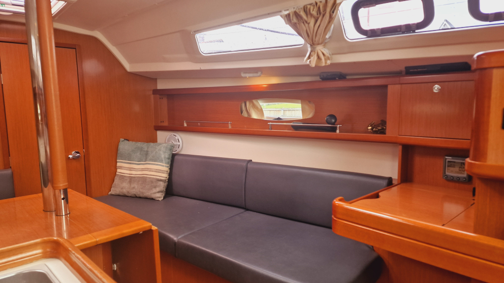 Beneteau Oceanis 31 (ondiepe kiel) — foto 21 van 35