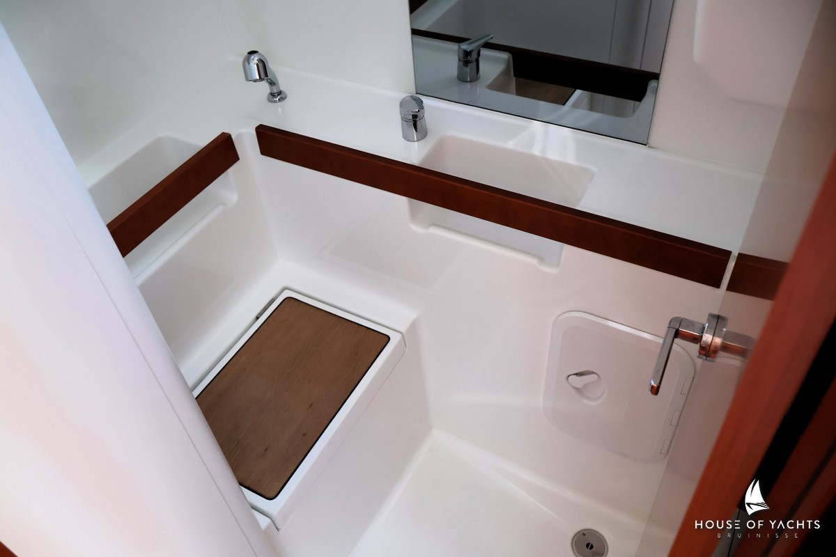 Beneteau Oceanis 35.1 — foto 11 van 12