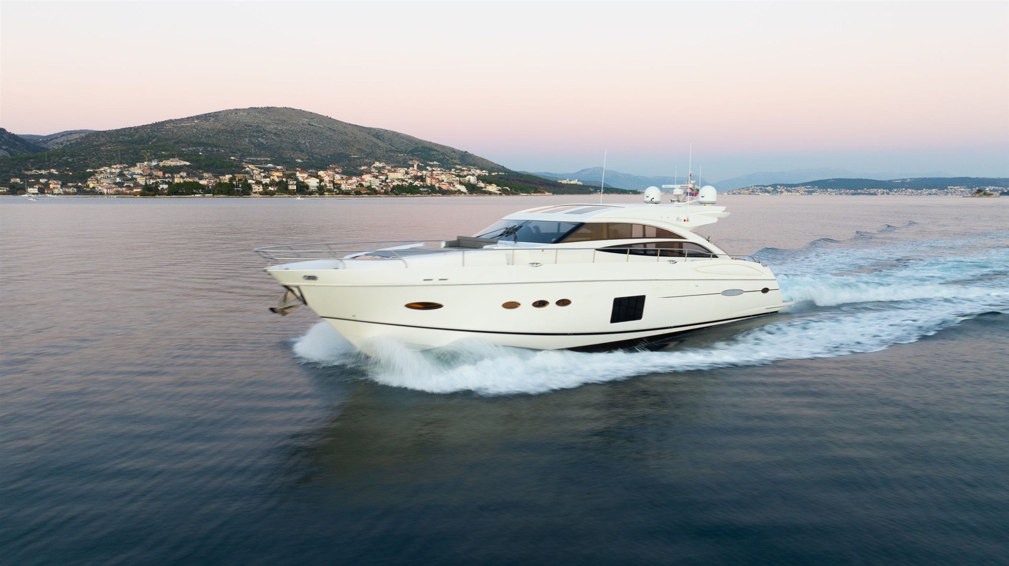 Princess V72 (2012) — foto 4 van 11