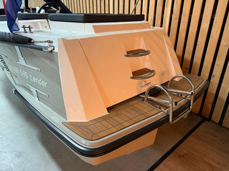 Corsiva 595 Tender 20pk Honda Nieuw — foto 10 van 12