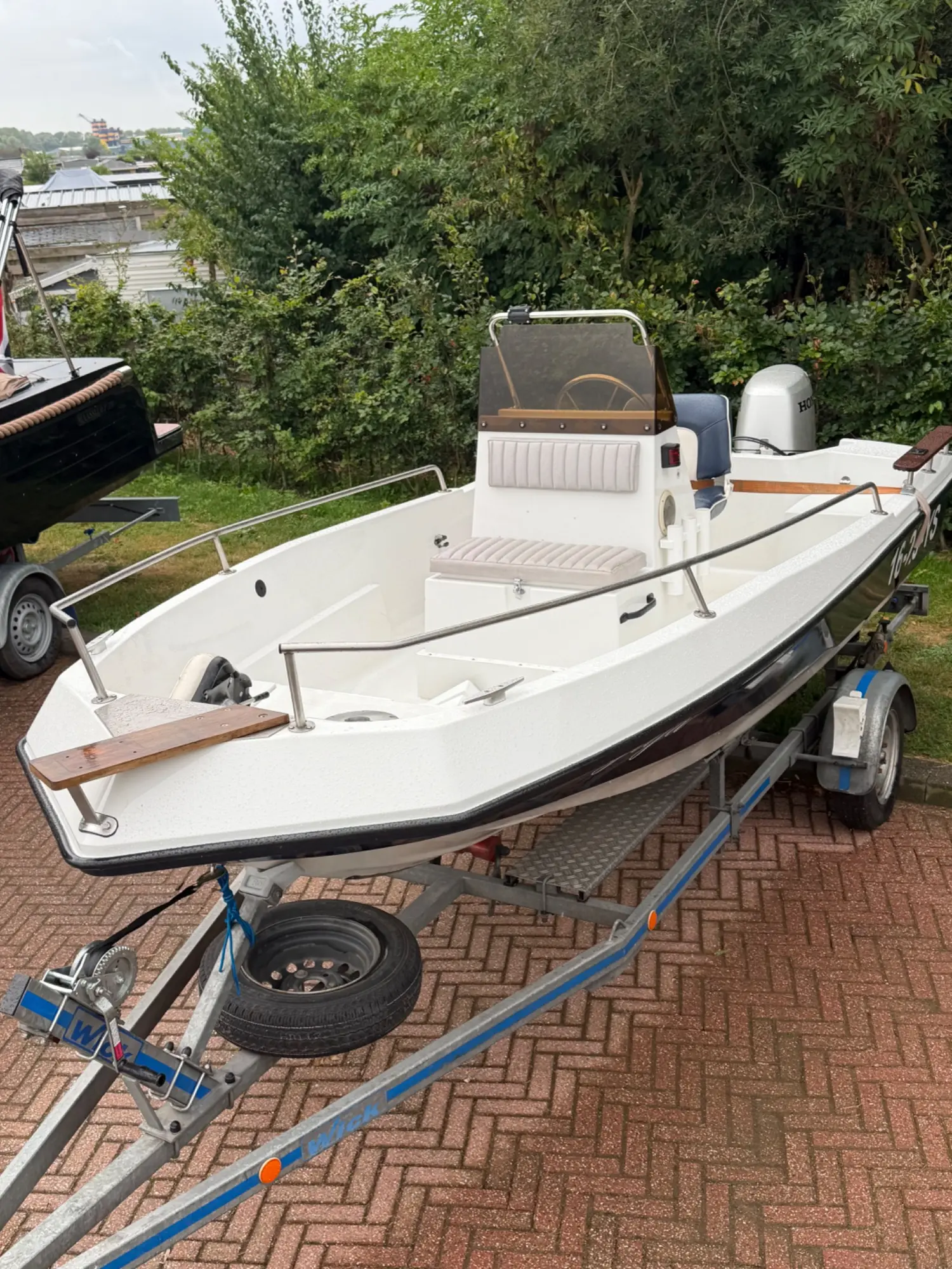 Elan 450 Inc Honda 40pk en trailer in nieuwstaat