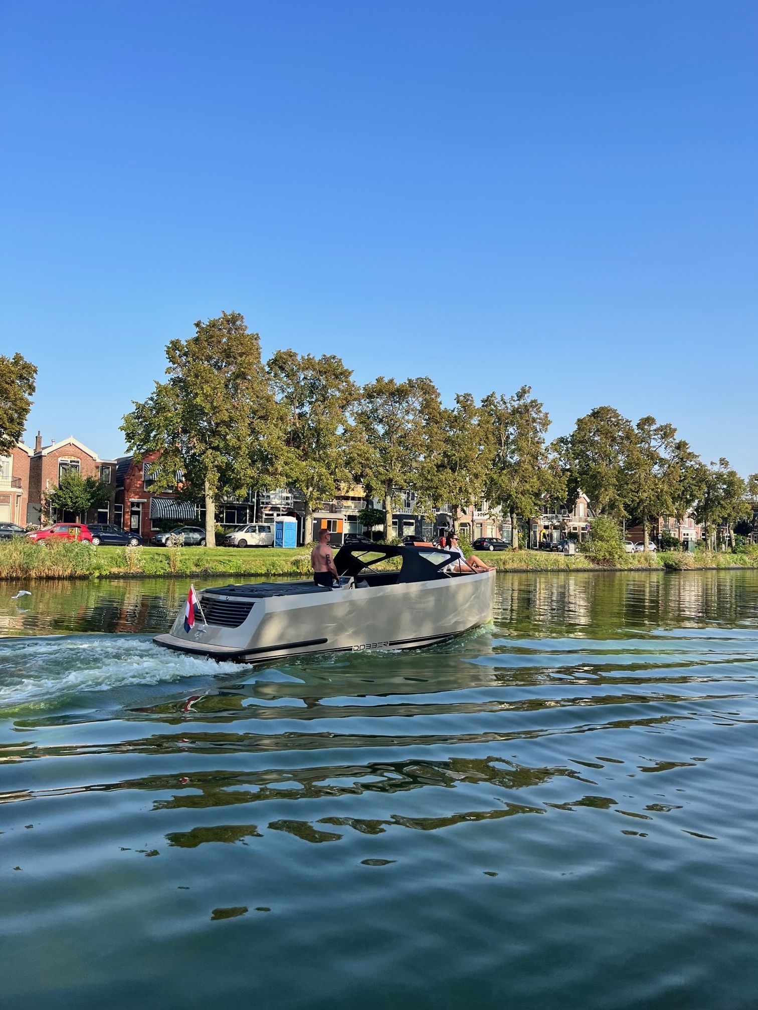 DOBBER 750 Tender